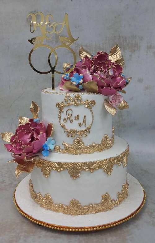 custom-luxury-collection-cake